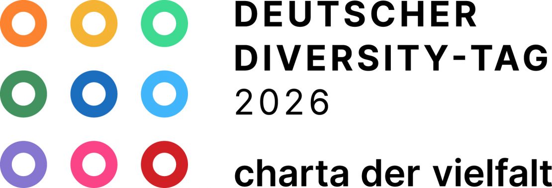 Logo der Charta der Vielfalt links - 9 verschiedenfarbige Kreise angeordnet in einem Quadrat. Rechts der Text: Deutscher Diversity Tag 2026 - Charta der Vielfalt